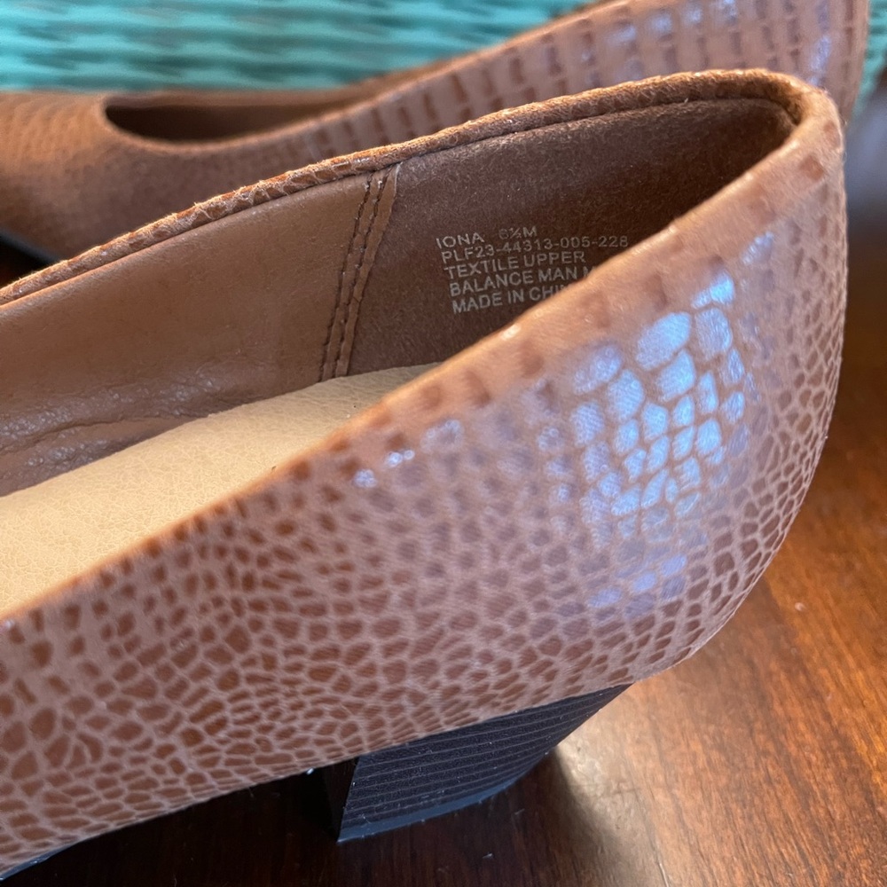 Kim Rogers Ultra Comfort Style Lona Pump - Picture 8 of 10